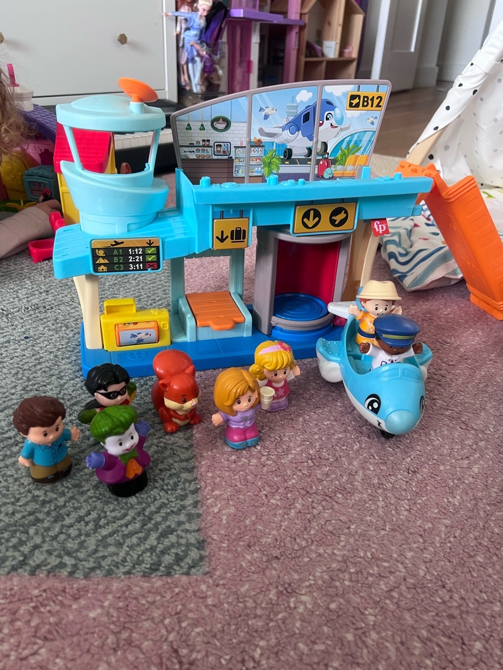 Fisher price little people airport Playset with Figures